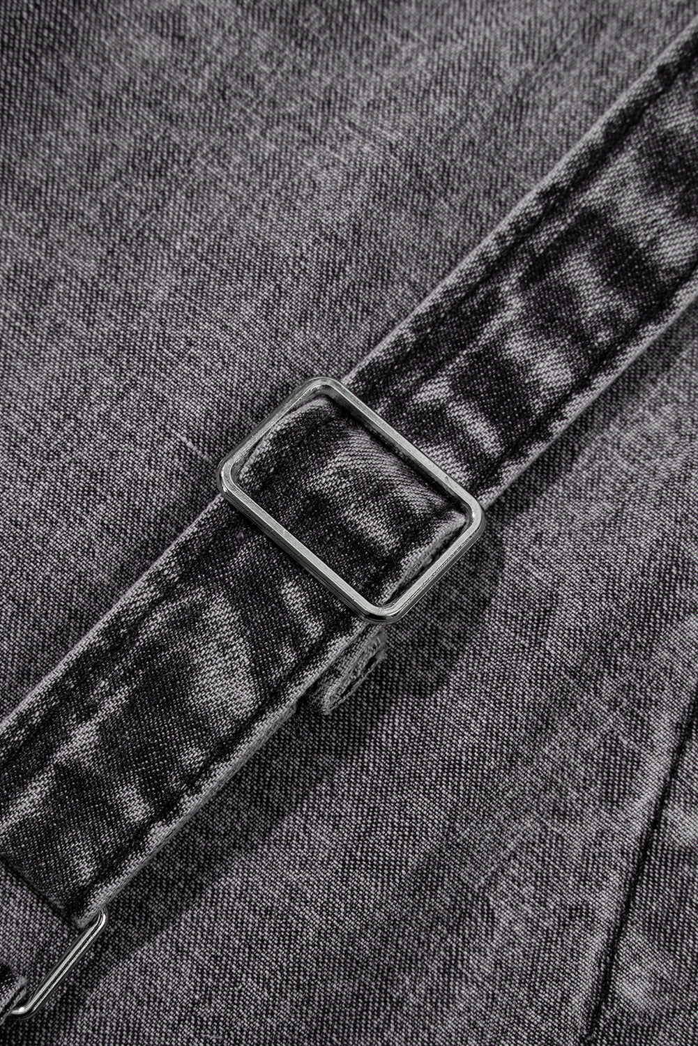 Salopette en jean bleu clair délavé à jambes larges et coutures apparentes