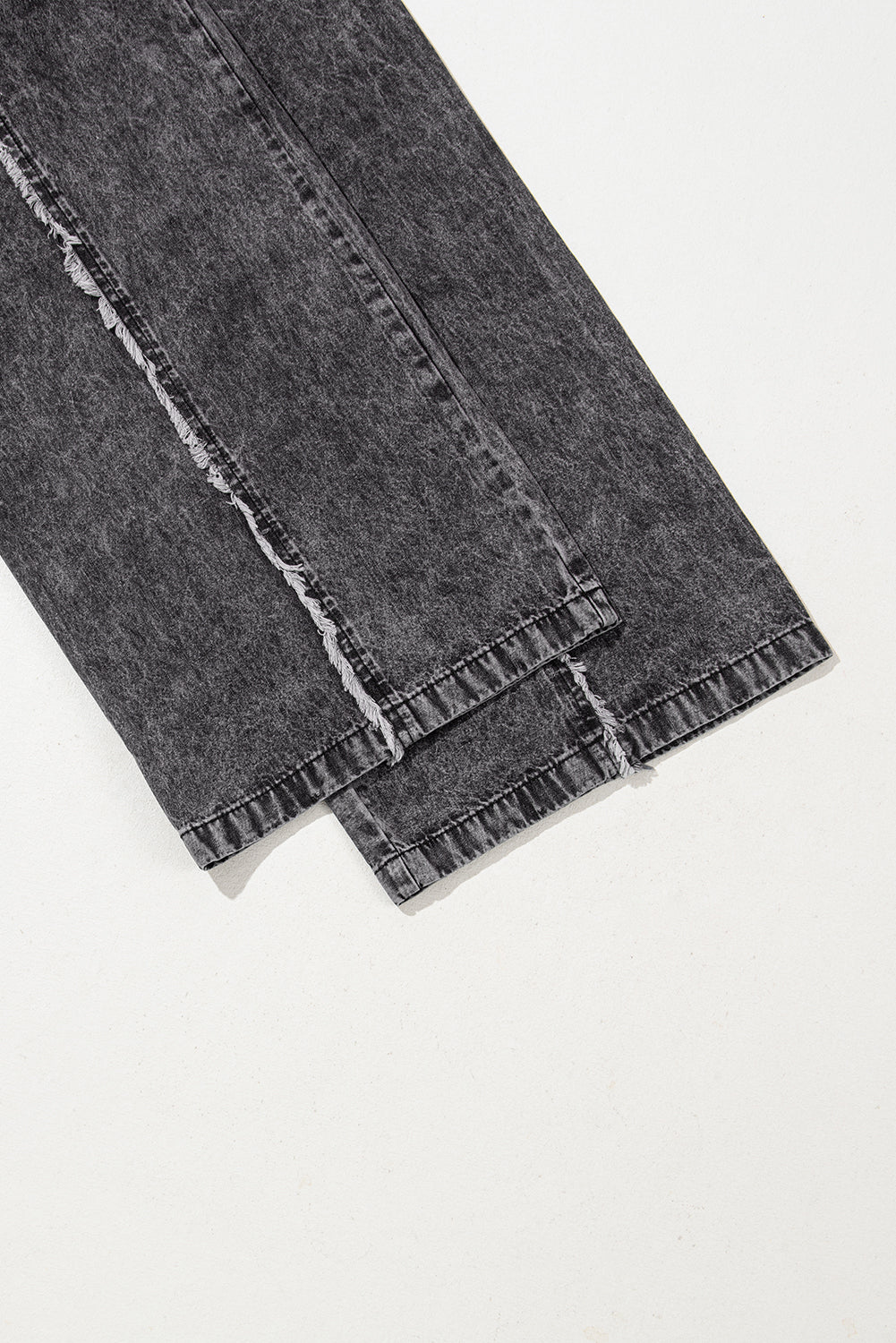 Salopette en jean bleu clair délavé à jambes larges et coutures apparentes