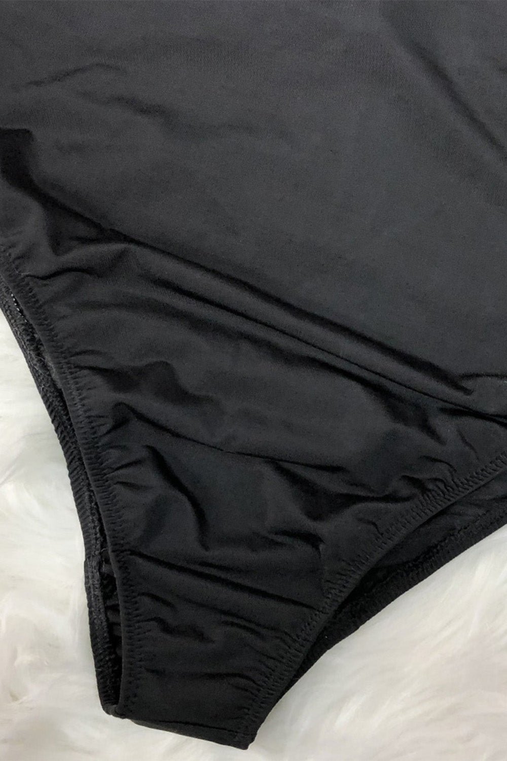 Maillot de bain une pièce à manches longues et col montant