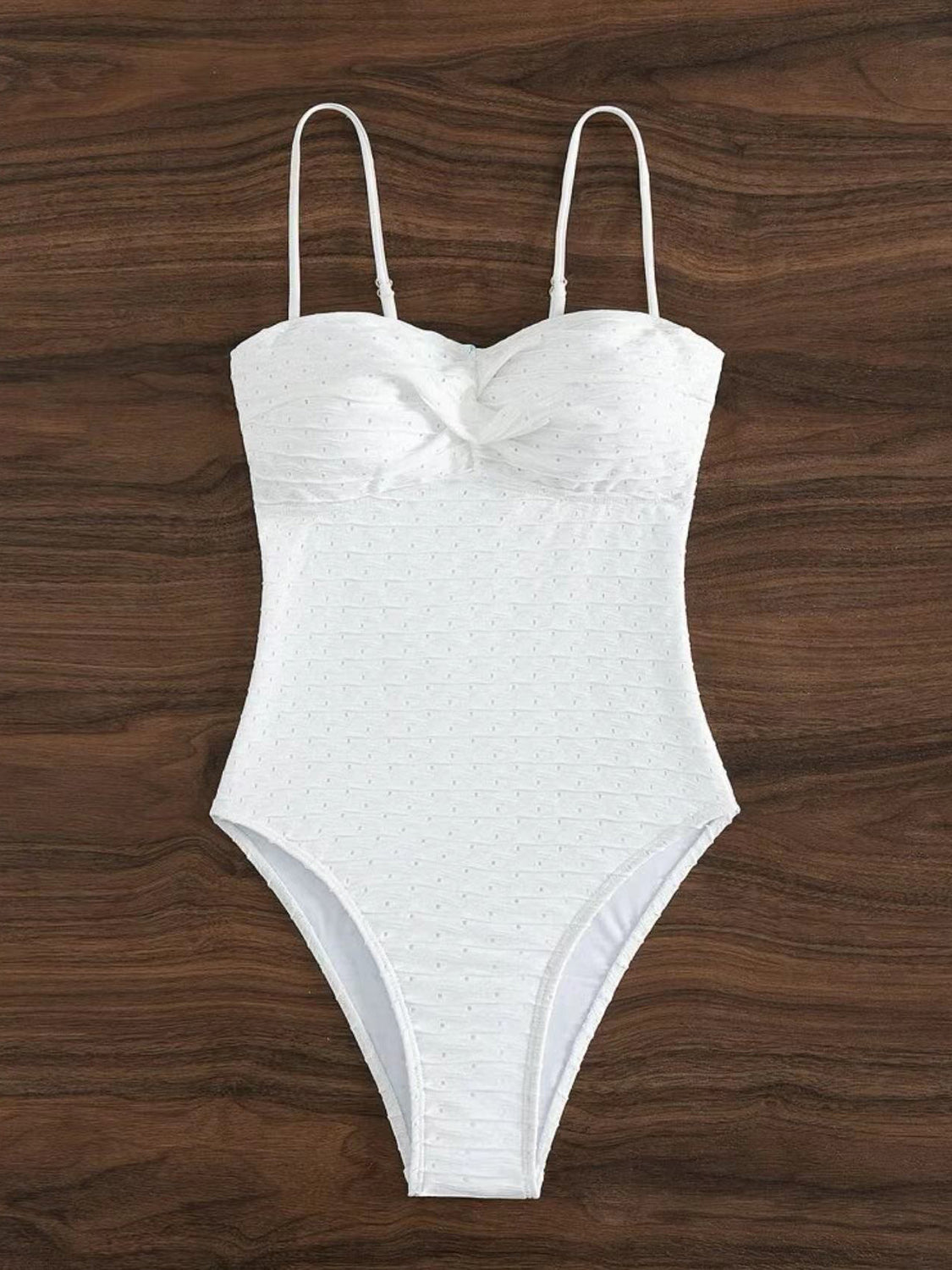 Maillot de bain une pièce à bretelles spaghetti et col en cœur