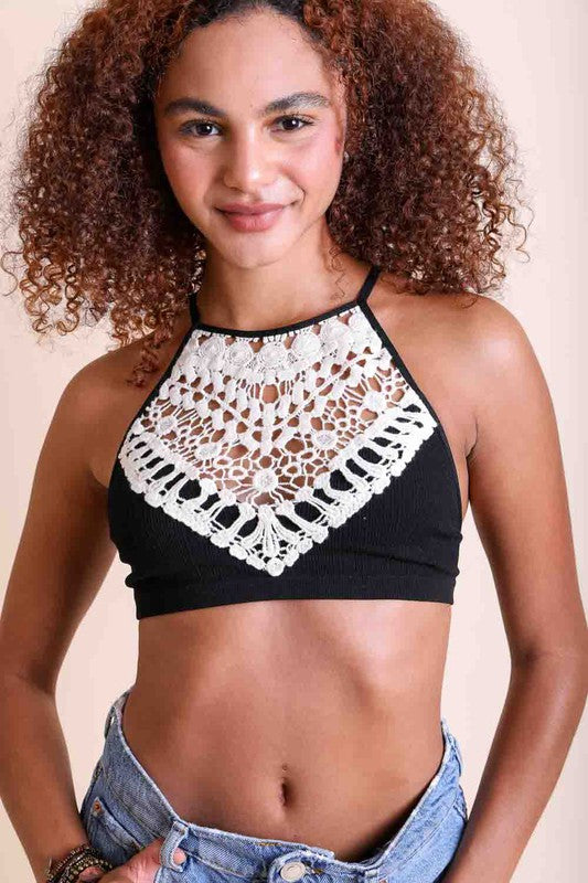 Brassière à col montant en dentelle au crochet