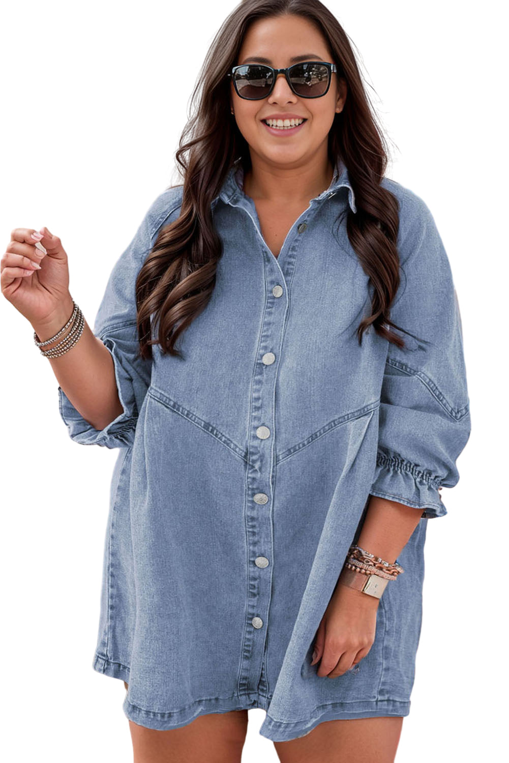 Robe en jean bleu clair à volants, manches 3/4, boutonnée sur le devant, grande taille