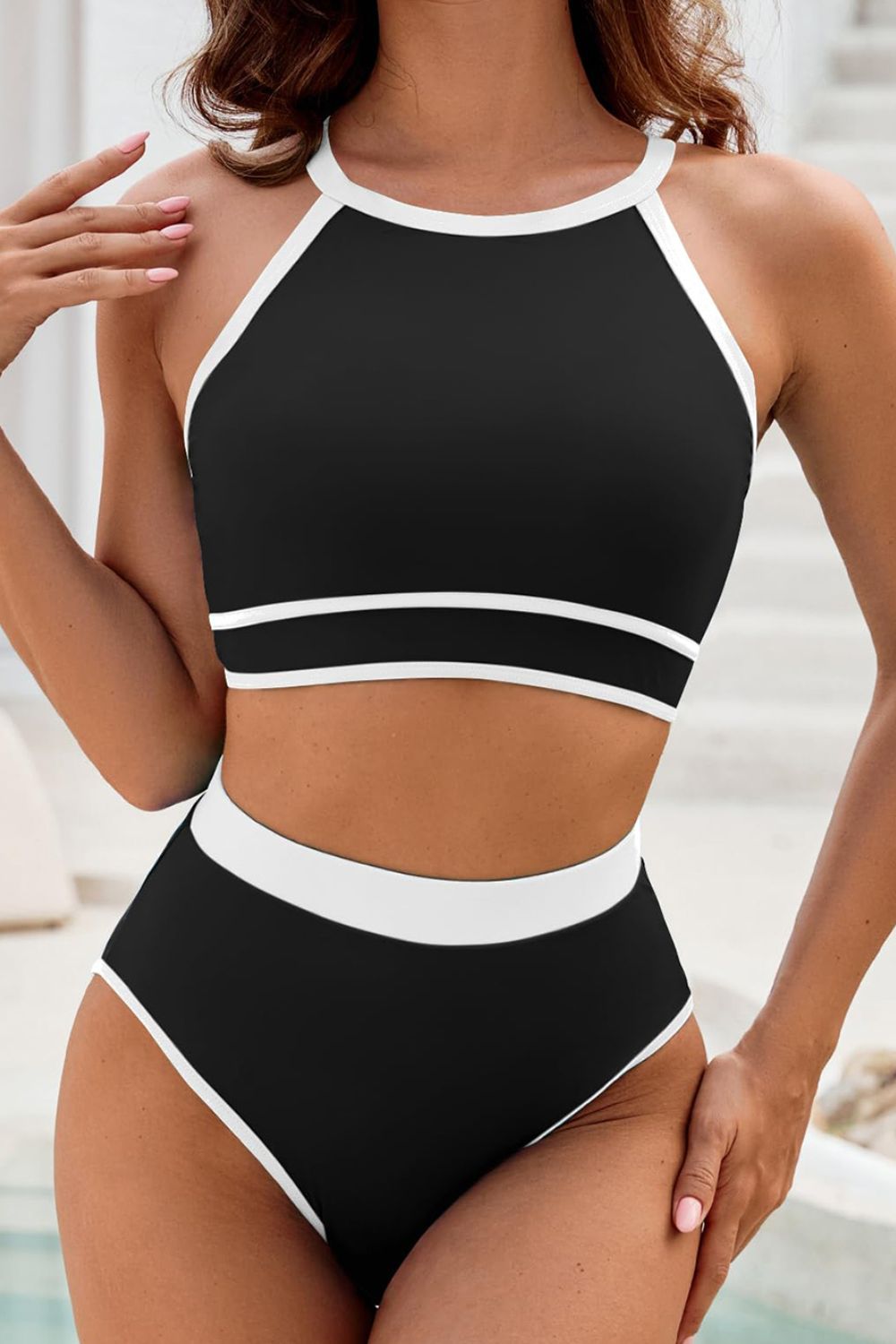 Ensemble de bikini à bordures contrastées croisées