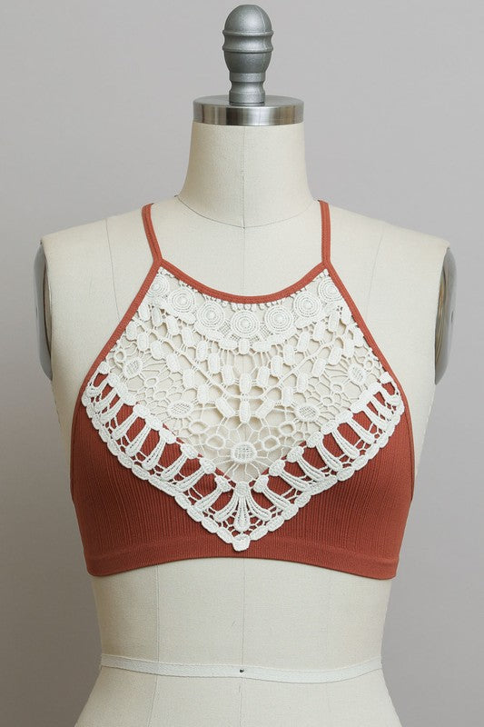 Brassière à col montant en dentelle au crochet