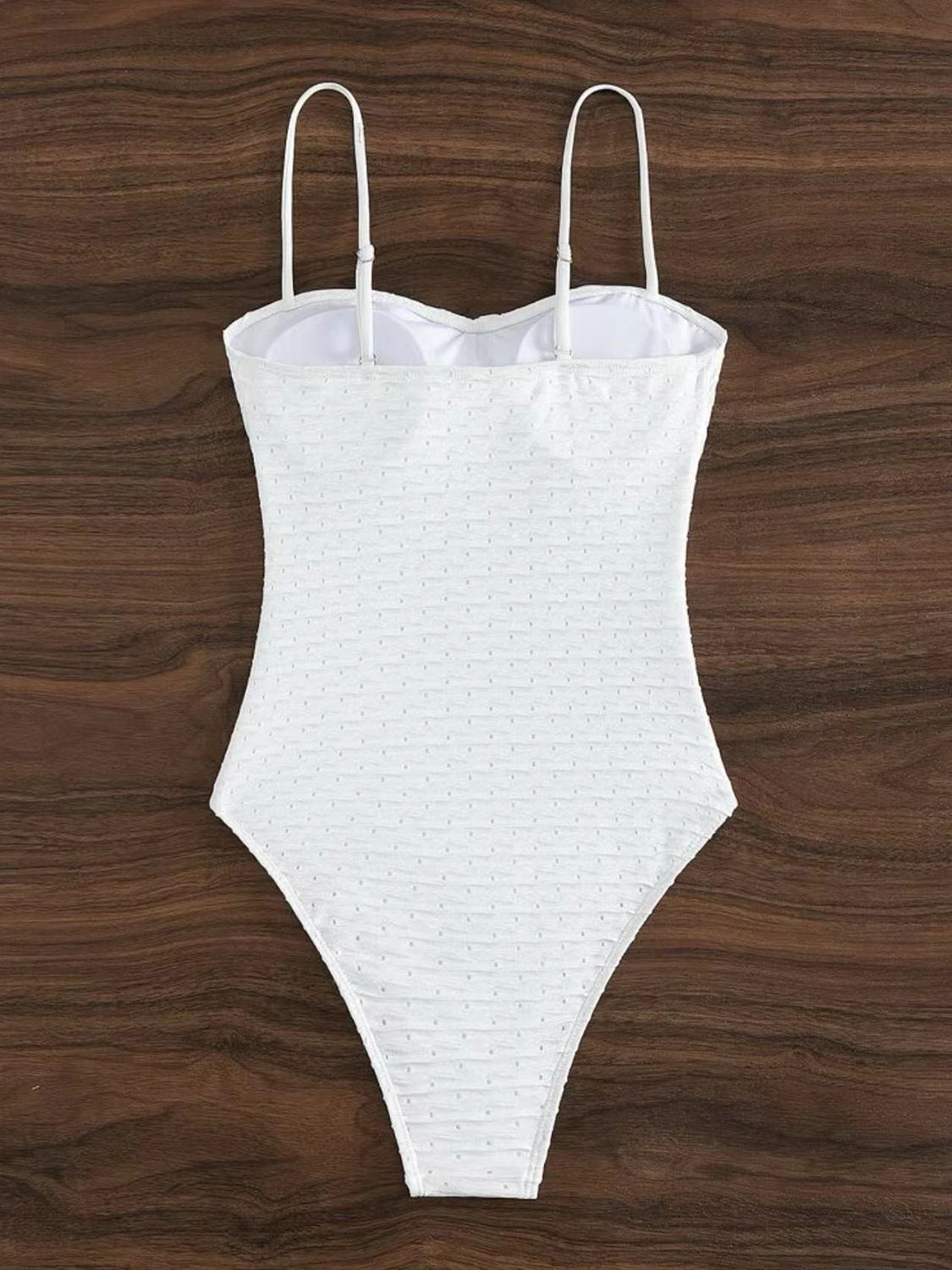 Maillot de bain une pièce à bretelles spaghetti et col en cœur